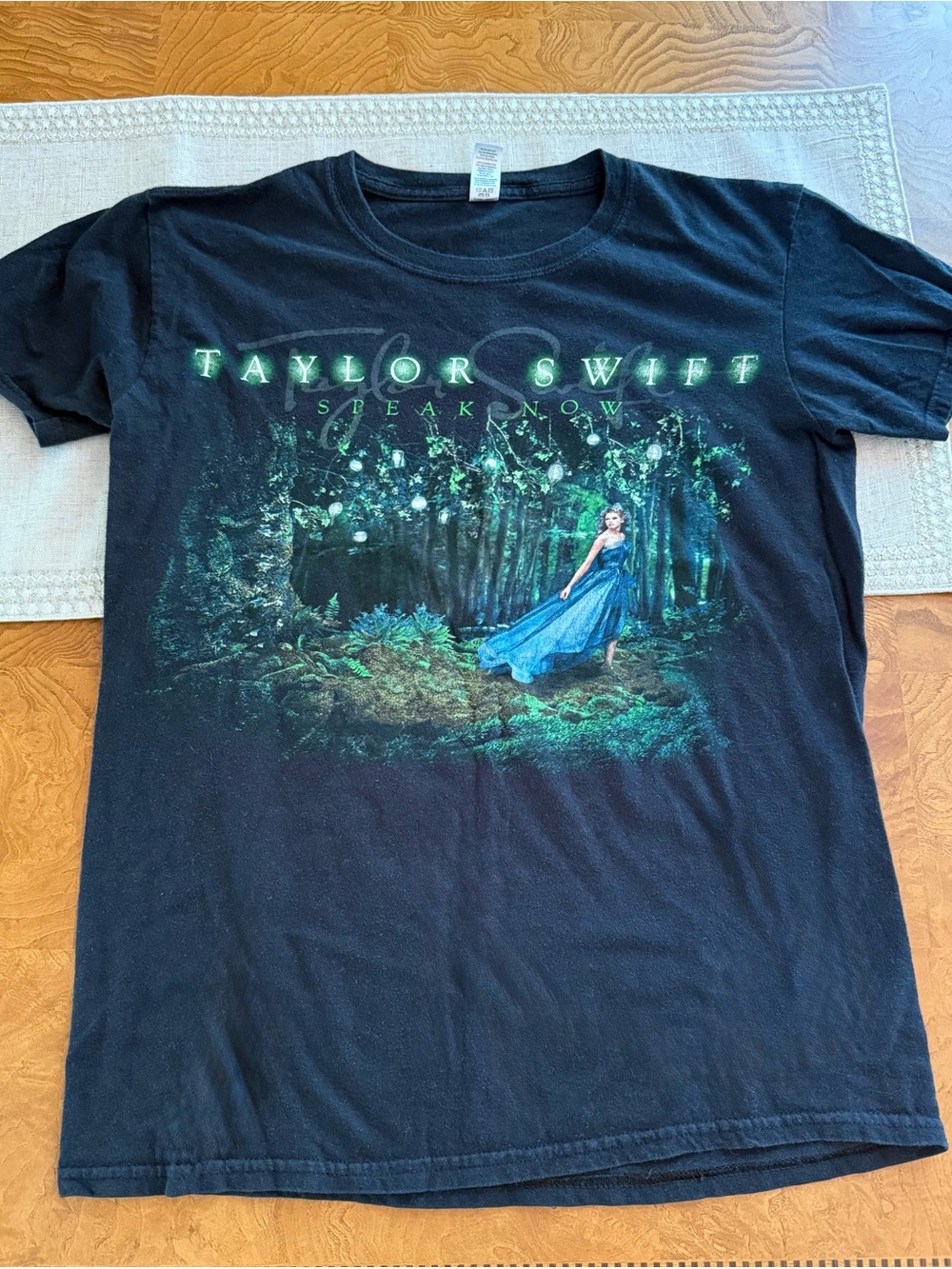 early 2000s taylor swift speak now tee size small
